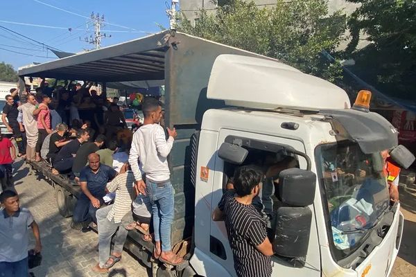 حزب الله يقصف مواقع حدودية مع إسرائيل.. و"العفو الدولية" تصف تهجير في غزة بـ"المريع"