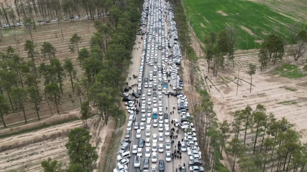 The traffic jam in the road to Persepolis, the ceremonial capital of the Achaemenid Empire, near Shiraz (March 2024)