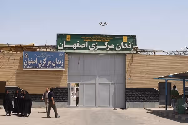 زندانیان اصفهان در اعتراض به انتقال معترضان انقلاب ملی به انفرادی اعتصاب کردند
