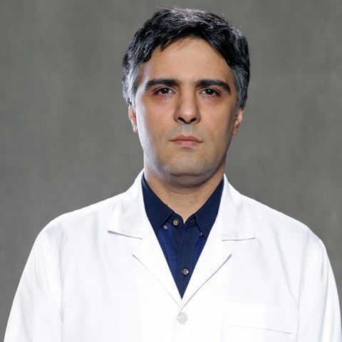 رییس بیمارستان شریعتی تهران: کاش به جای کوبیدن در دهان این و آن، دنبال خرید واکسن بودیم