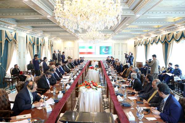 Pakistan Army Chief Meets Iranian President To Improve Ties