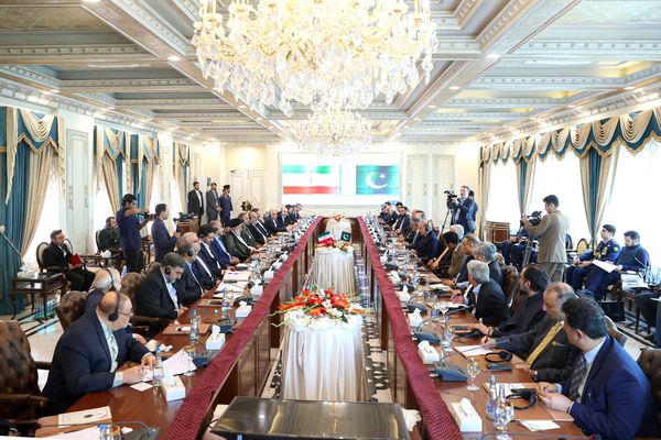 Pakistan Army Chief Meets Iranian President To Improve Ties