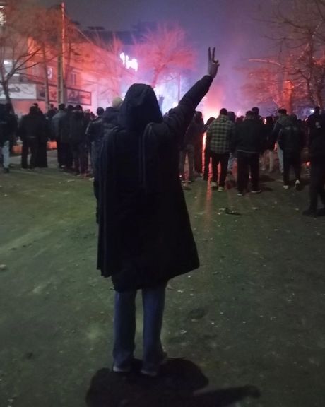 پیام مخاطب: در خرمآباد قتل عام کردند، دو خیابان صدها کشته داشت