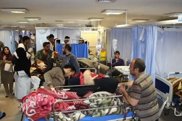 صحيفة إيرانية: تسمم 400 شخص في مدينة رضوان شهر نتيجة اختلاط الصرف الصحي بمياه الشرب