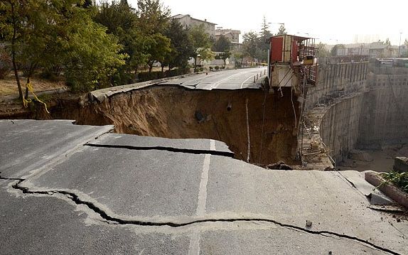 رییس سازمان نقشهبرداری: ایران در حال نشست است، برداشت آبهای زیرزمینی را متوقف کنید