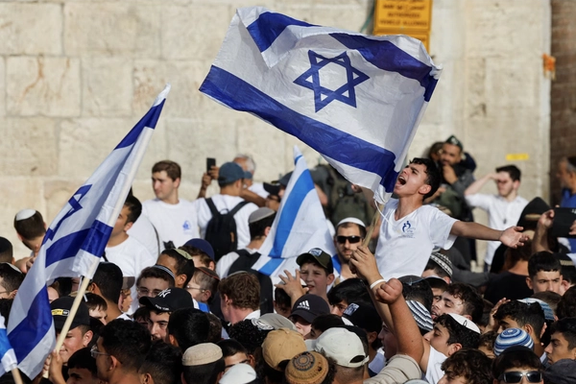 اسراییلیها هر سال در روز پنجم خرداد به مناسبت روز اورشلیم با پرچمهای اسرائیل در کنار دروازه دمشق در شهر قدیمی اورشلیم گرد هم میآیند.