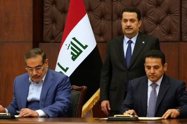 إيران والعراق يوقعان اتفاقا أمنيا.. خلال زيارة شمخاني إلى بغداد