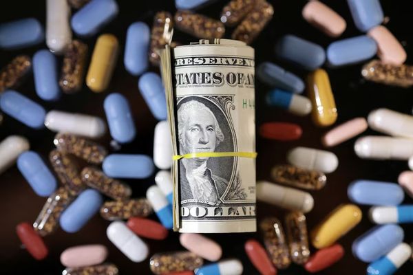 ترامپ: از دوشنبه صبح قیمت دارو در آمریکا بین ۳۰ تا ۸۰ درصد کاهش مییابد