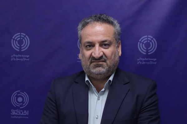 برلماني إيراني: الدولار تحوّل إلى "سلعة" تزعزع الاستقرار النفسي في المجتمع