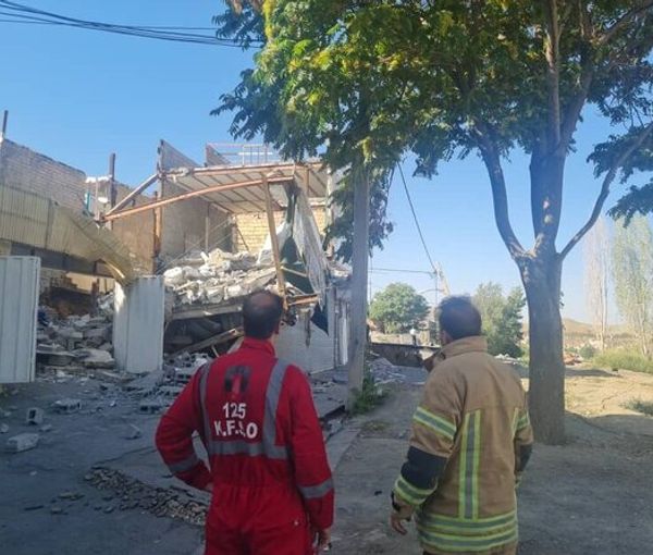 تهدم مبنى في كرج بسبب انهيار أرضي.. ومخاوف من وفاة 500 ألف شخص في "زلزال طهران"