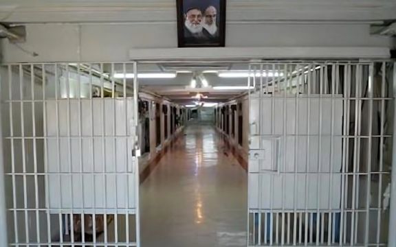 اعتصاب غذای بازداشتشدگان سالگرد خیزش انقلابی در زندان دهدشت و حمله گارد ویژه به آنها