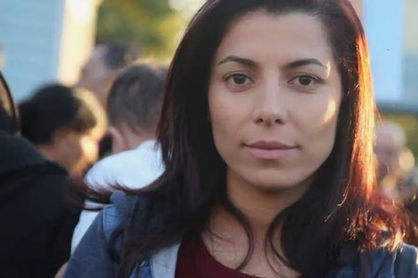 سجينة إيرانية محكومة بالإعدام: إما أن نعيش الحياة بسموّ أو لا داعي لها