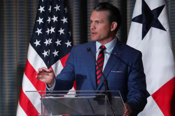 وزير الدفاع الأمريكي: إيران ستدفع ثمن دعمها للحوثيين