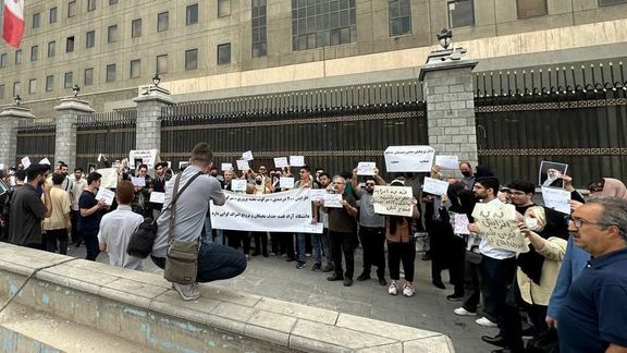 دانشگاه آزاد کاهش شهریه دانشجویان علوم پزشکی را مشروط به «تعهد خدمت» کرد