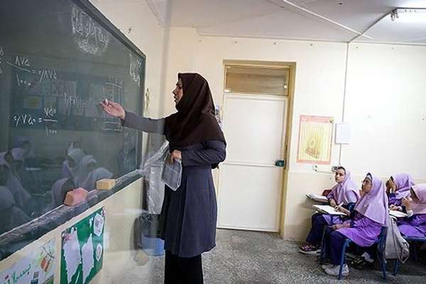 مشاور وزیر آموزش و پرورش از طرح نشان زنان فرهنگی شاغل خبر داد