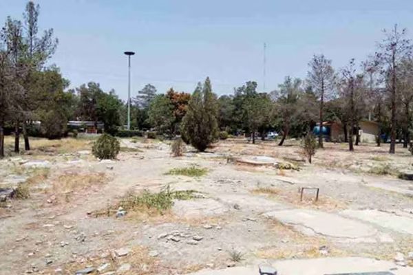 "العفو الدولية": إيران تدمر أدلة إعدامات الستينيات وتحوّل "بهشت زهراء" إلى موقف سيارات