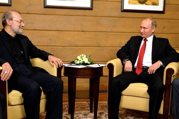 "الكرملين": بوتين ولاريجاني ناقشا البرنامج النووي الإيراني