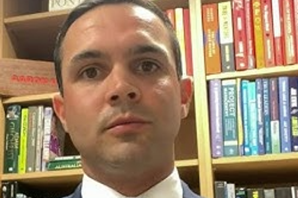 نماینده پارلمان استرالیا سرکوب معترضان و قطع اینترنت را تکاندهنده توصیف کرد