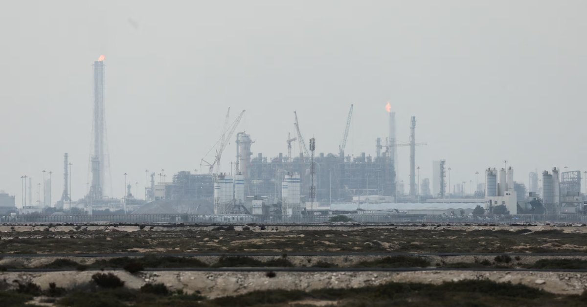 Iran's oil weapon may rattle markets but not alter the war