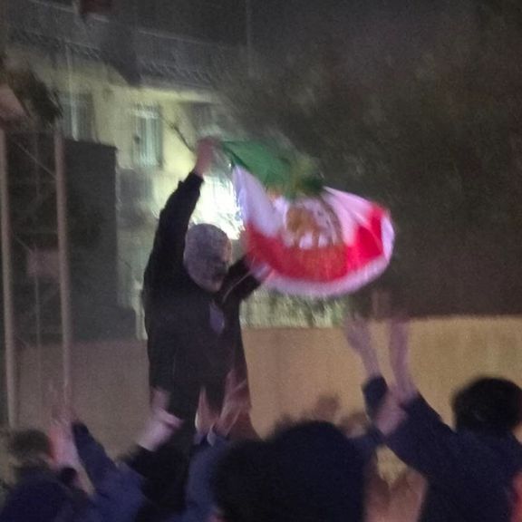 تقارير من بوشهر:تسجيل أكثر من 20 حالة "فقدان عين" جراء إطلاق نار الأمن من فوق أسطح المساجد