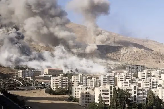 تصویری از بمباران محل برگزاری جلسه شورای عالی امنیت ملی در جنگ ۱۲ روزه