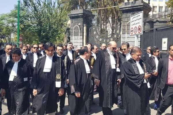 Iranian Lawyers' Protests Continues Against Parliamentary Decision