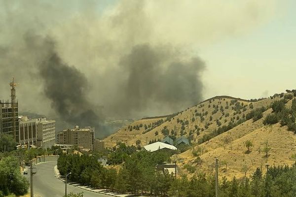 نشطاء إيرانيون: التقدم ليس تخصيب اليورانيوم.. والحرية ليست بقصف السجون