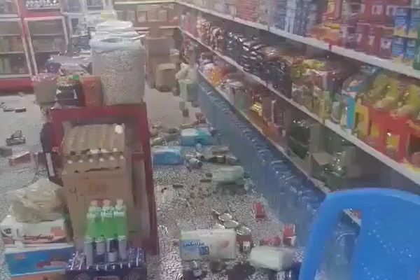 زلزال بقوة 6 درجات في هرمزكان جنوبي إيران يسبب انقطاع التيار الكهربائي والهواتف بعدة قرى