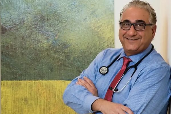 بعد أن عاش فيها 62 عاما منذ ولادته.. أميركا تسحب الجنسية الأميركية من طبيب إيراني الأصل
