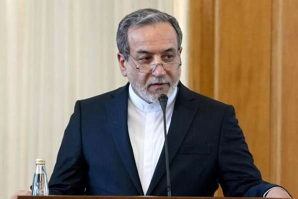 عراقچی: امنیت افغانستان باید بدون دخالت قدرتهای خارجی تامین شود
