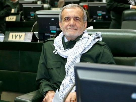 پزشکیان از جمله نمایندگانی بود که با پوشیدن یونیفورم سپاه حمایت خود را از آن نشان داد