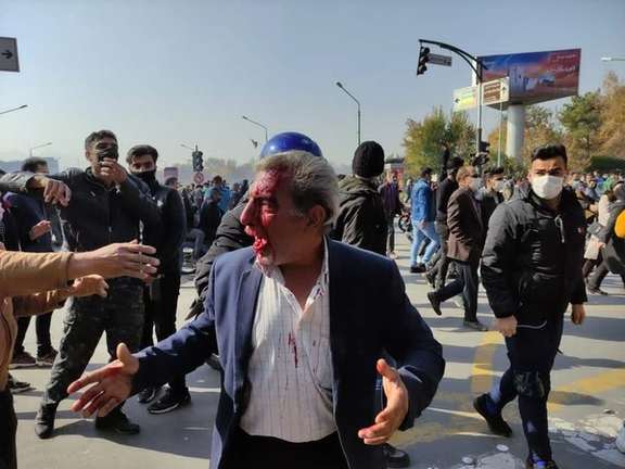Security forces attacking protesters in Esfahan, Iran. November 26, 2021