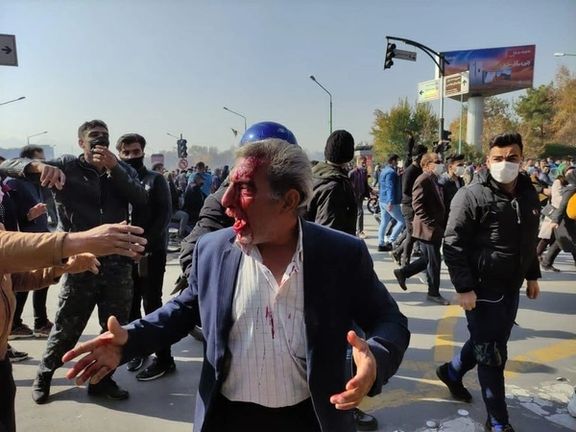 Security forces attacking protesters in Esfahan, Iran. November 26, 2021
