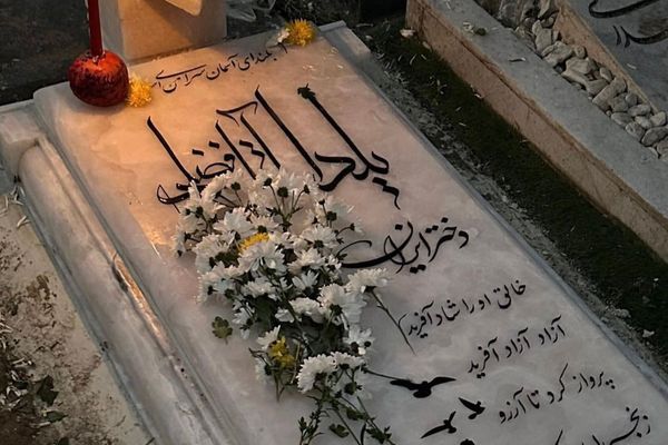 السلطات الإيرانية تمنع عائلات ضحايا الاحتجاجات من إحياء الذكرى السنوية لذويهم
