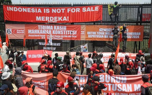 با گسترش اعتراضات، اندونزی از طرح تغییر قانون انتخابات عقبنشینی کرد