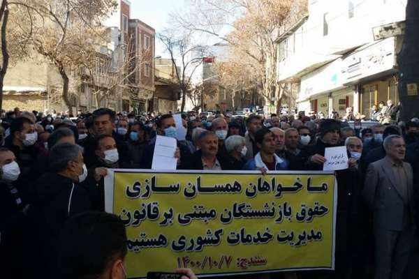 Iranians See Mismanagement, US Sanctions At Root Of Economic Crisis