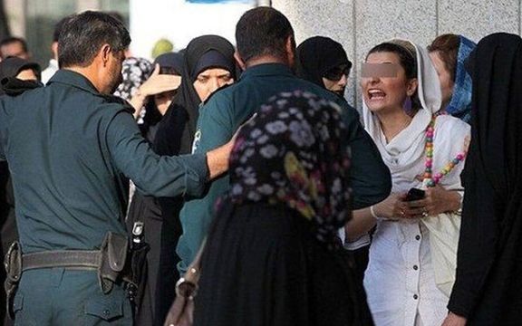 Hijab patrols confronting a woman (file photo)