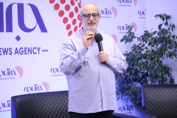 مشاور پیشین حسن روحانی فرمانده سابق سپاه پاسداران را تهدید به افشاگری کرد