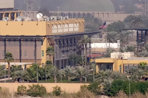 آمریکا کارکنان غیرضروری سفارت در عراق و خانوادههای نظامیان را از منطقه خارج میکند