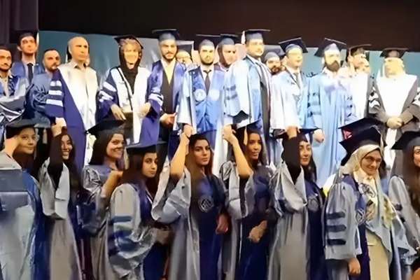 حفل تخرج لطالبات إيرانيات دون الحجاب الإجباري يطيح برئيس جامعة "شريف للتكنولوجيا"
