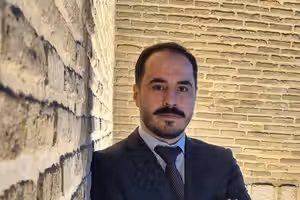 جمعی از چهرههای فرهنگی و سیاسی از رونقی خواستند به اعتصاب غذایش پایان دهد