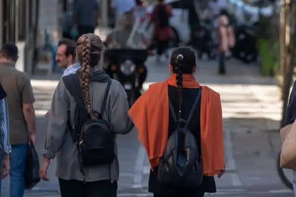 النضال بالأزياء في إيران.. وإبراز هوية المرأة