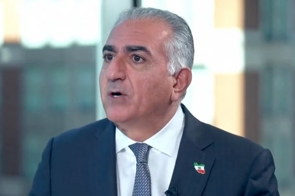 ولي عهد إيران السابق للعسكريين: انضموا للشعب وتوقفوا عن دعم النظام