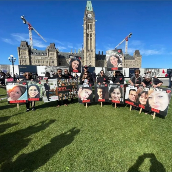 تجمع خانوادههای جانباختگان پرواز اوکراینی در مقابل پارلمان کانادا