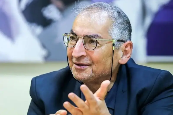 بتهمة "الدعاية الكاذبة".. حبس آكاديمي إيراني بسبب انتقاداته للنظام