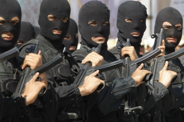 ممثل خامنئي في الحرس الثوري يطالب بتدريب قوات "تستطيع الضغط على الزناد دون خوف"