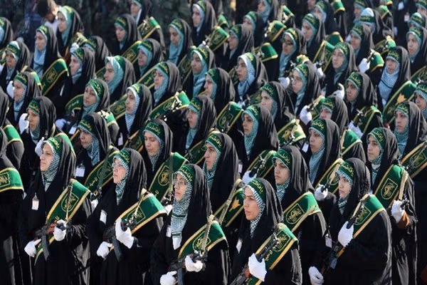 نماینده خامنهای در سپاه: سپاه و بسیج پیشتاز فرزندآوری باشند