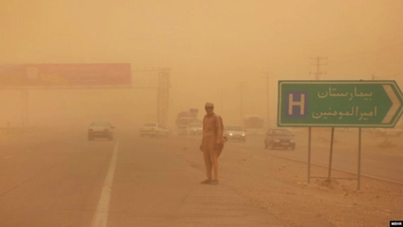 نزدیک هزار نفر در پی طوفان گرد و غبار در زابل روانه مراکز درمانی شدند