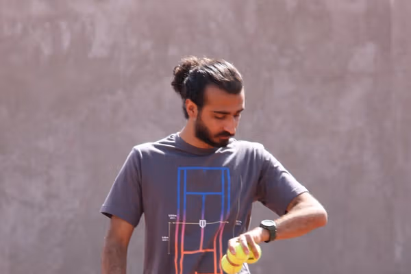 جزییاتی از شکنجه ادیب شهبازپور، مربی تنیس و شهروند بهایی، در بازداشت اطلاعات سپاه در کرمان