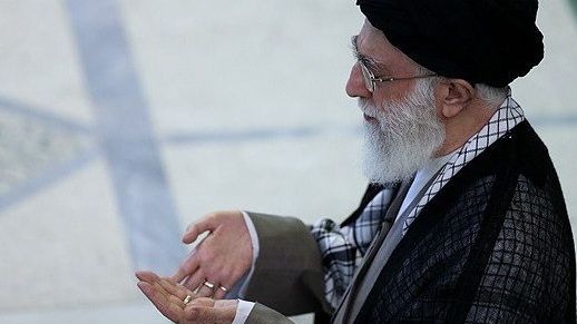 نایبرییس مجلس: خامنهای زمین بازی را برای جهان تعیین میکند